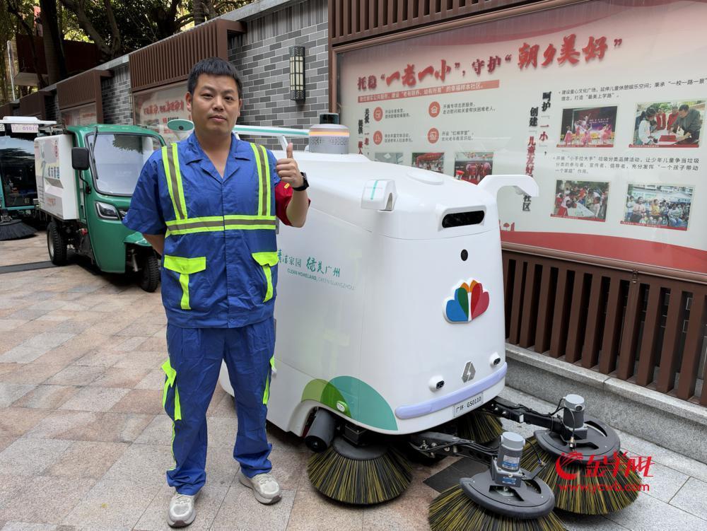 高压清洗车开进内街内巷，越秀环卫作业